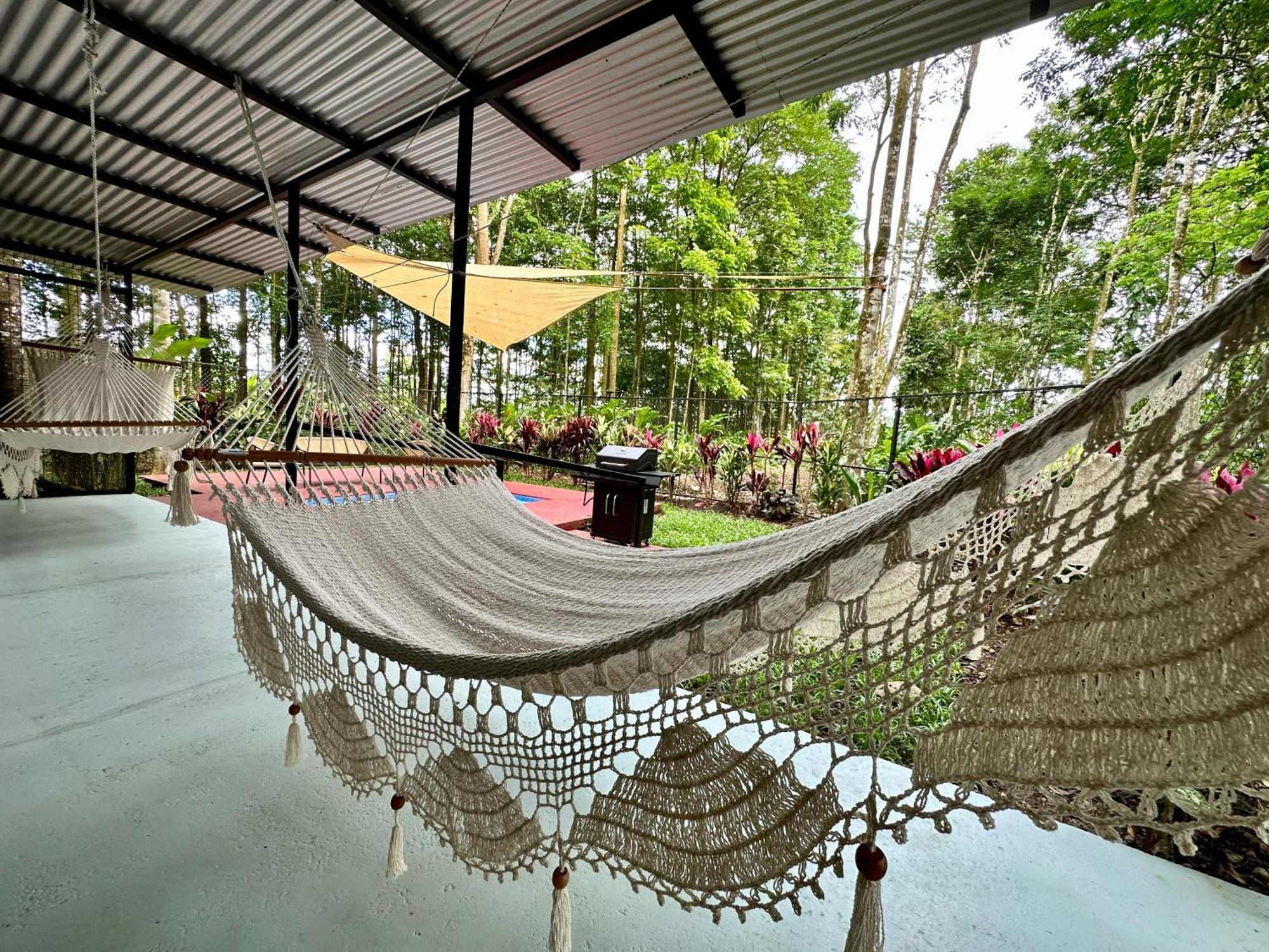 Almendros Eco-Villas La Fortuna Room photo